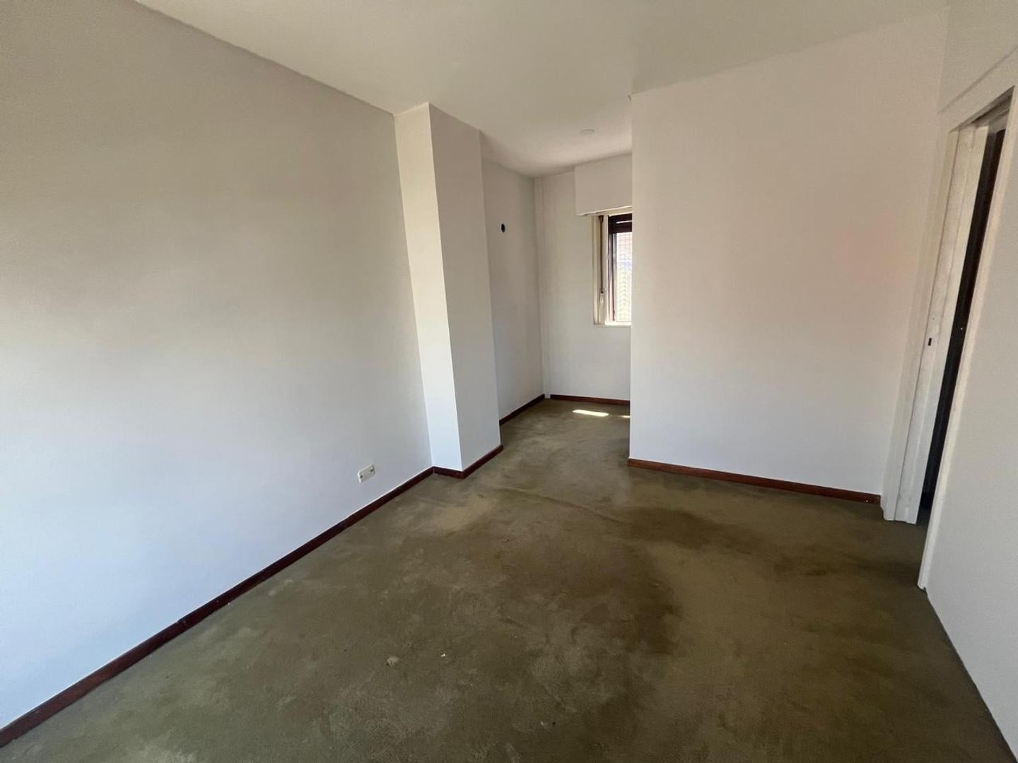 Alquiler. Departamento 5 amb. Cochera. Amenabar y Zabala.
