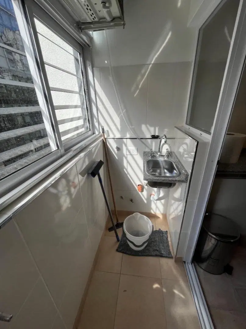 Venta. Dpto 3 amb. Reciclado 100%. Mansilla y Pueyrredon. 3