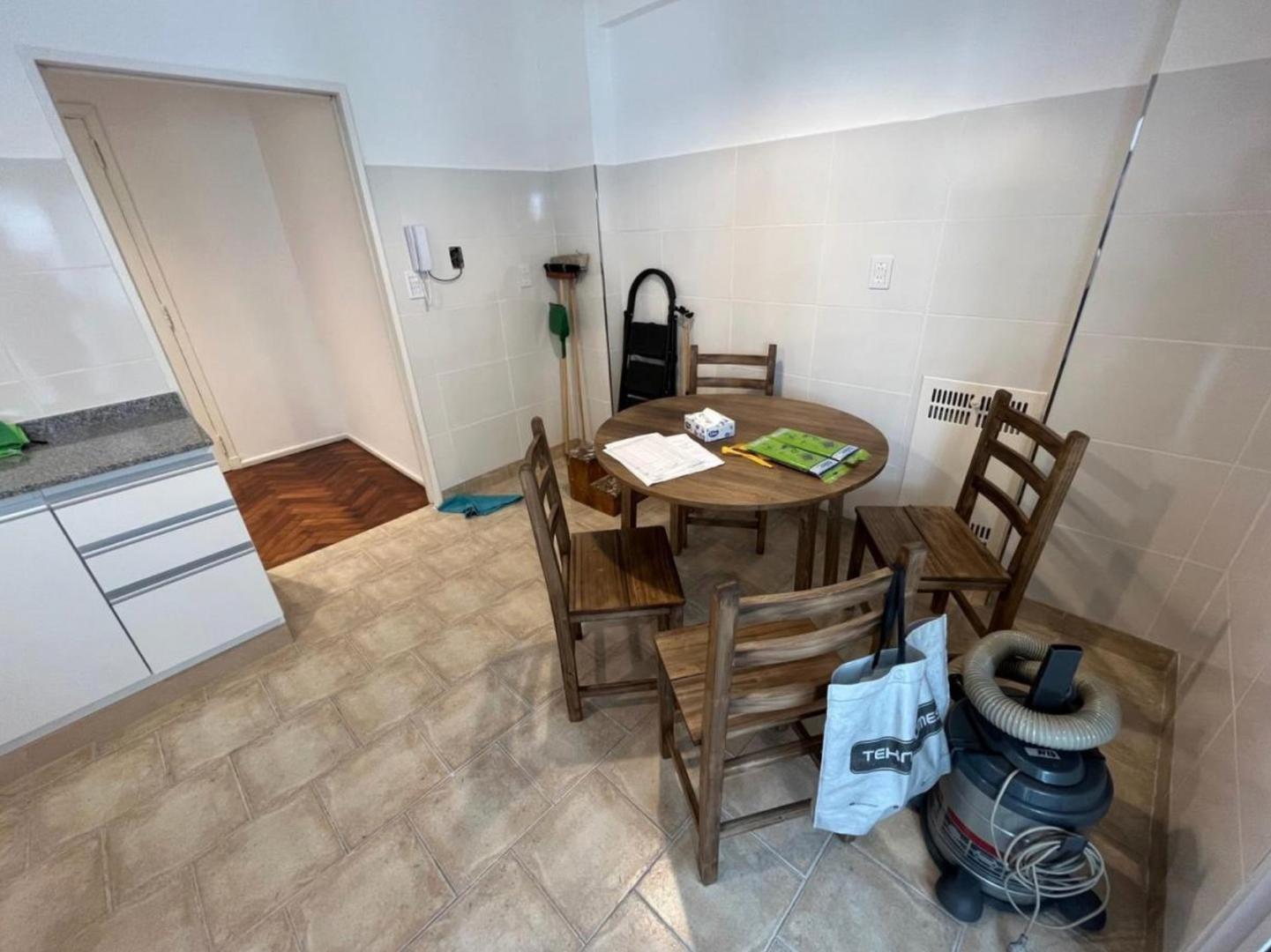 Venta. Dpto 3 amb. Reciclado 100%. Mansilla y Pueyrredon.