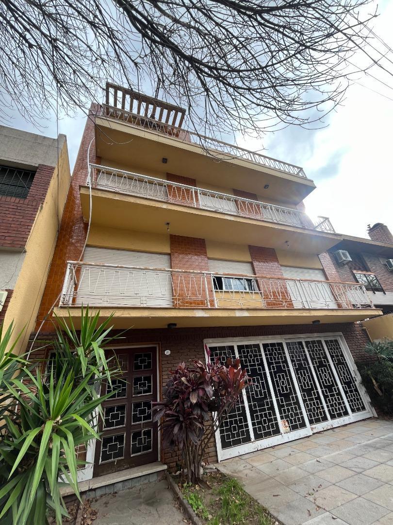 Foto de Venta. Casa 5 ambientes. Cochera. Agote y Bavio., imagen 1