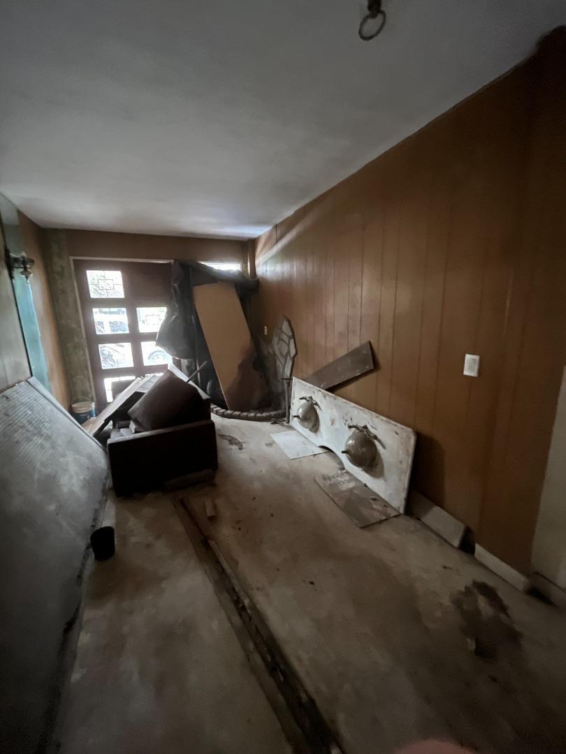 Foto de Venta. Casa 5 ambientes. Cochera. Agote y Bavio., imagen 3