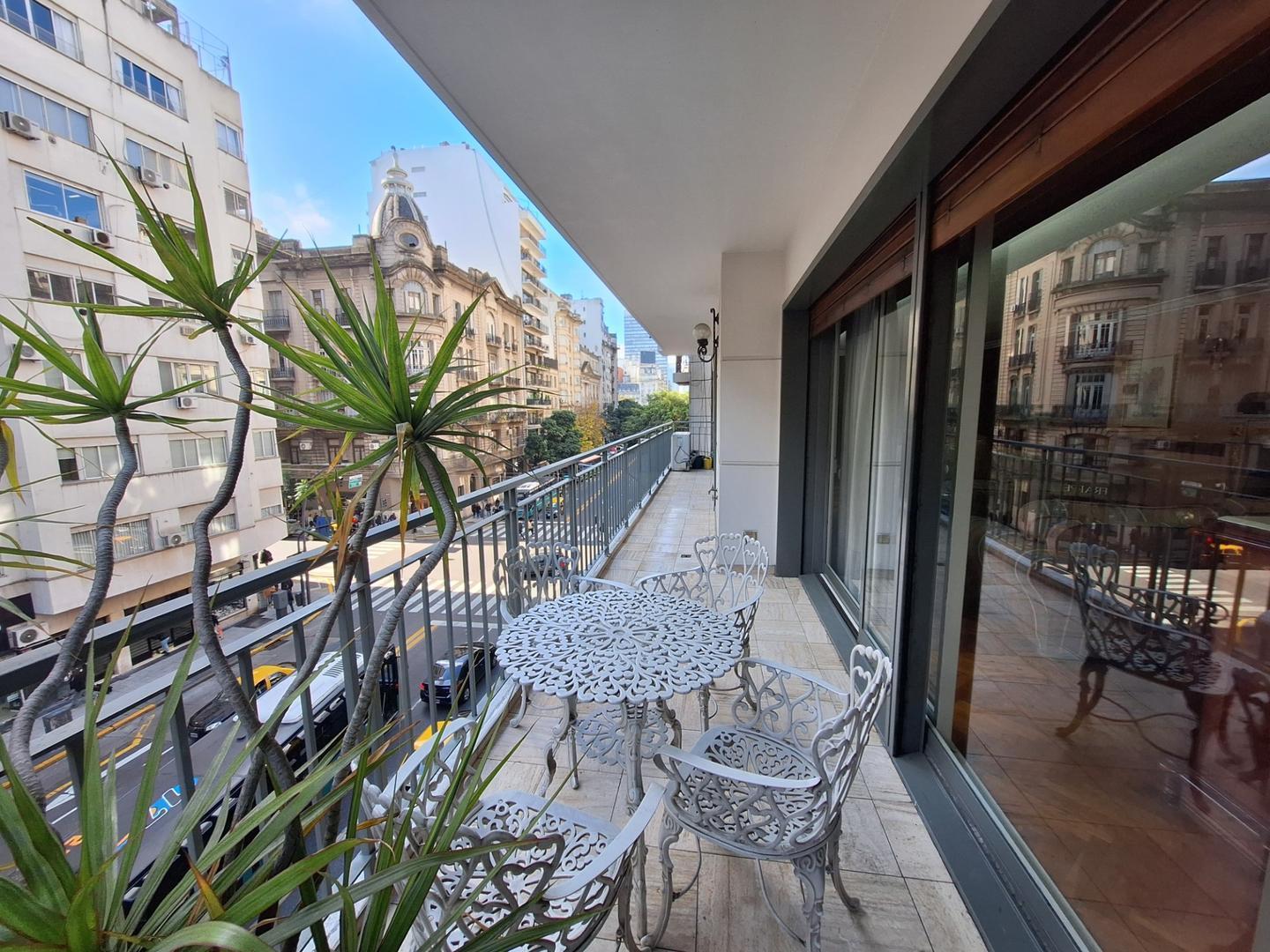 Foto de Venta. 6 Ambientes. 2 Cocheras. Av. Santa fe 1200. Recoleta, imagen 2