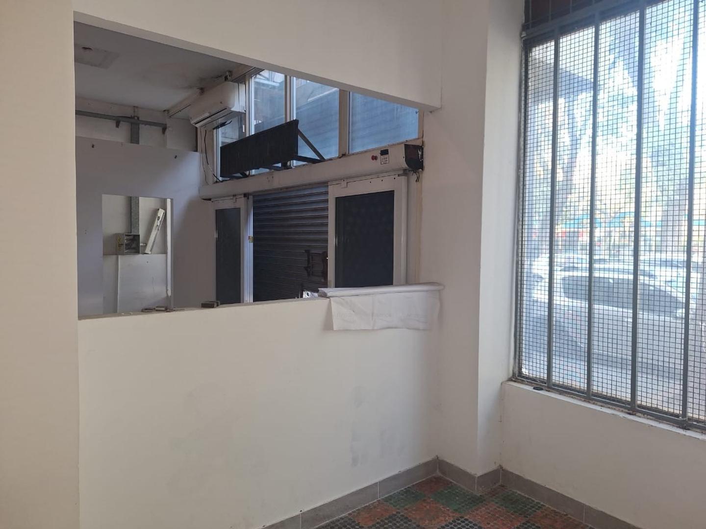 Foto de Alquiler. Local/ Oficina/ Depósito. 380 m². YERBAL y ARTIGAS, imagen 2