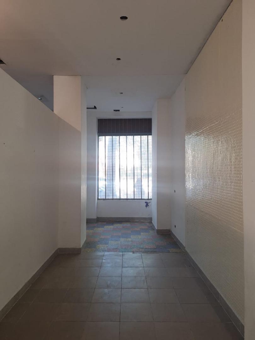 Foto de ALQUILER: Oficina/ Local/ Depósito. 380 m². YERBAL y ARTIGAS, imagen 1