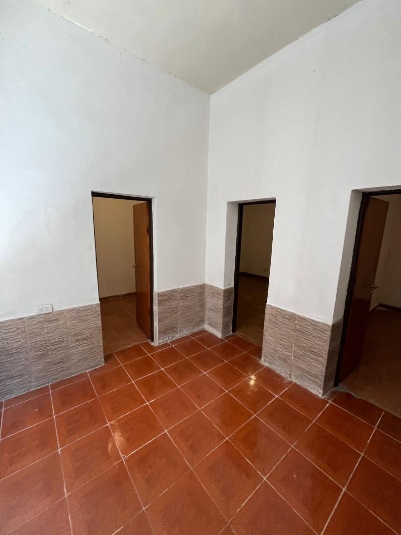 Foto de Venta. Ph 5 amb. Hipólito Yrigoyen y Solis. A reciclar, imagen 1