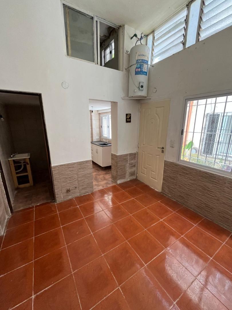 Foto de Venta. Ph 5 amb. Hipólito Yrigoyen y Solis. A reciclar, imagen 3