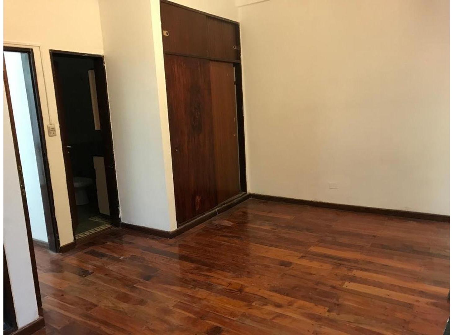 Foto de Venta. Permuta. Casa. 11 ambientes. 432m². Saavedra 1000., imagen 3