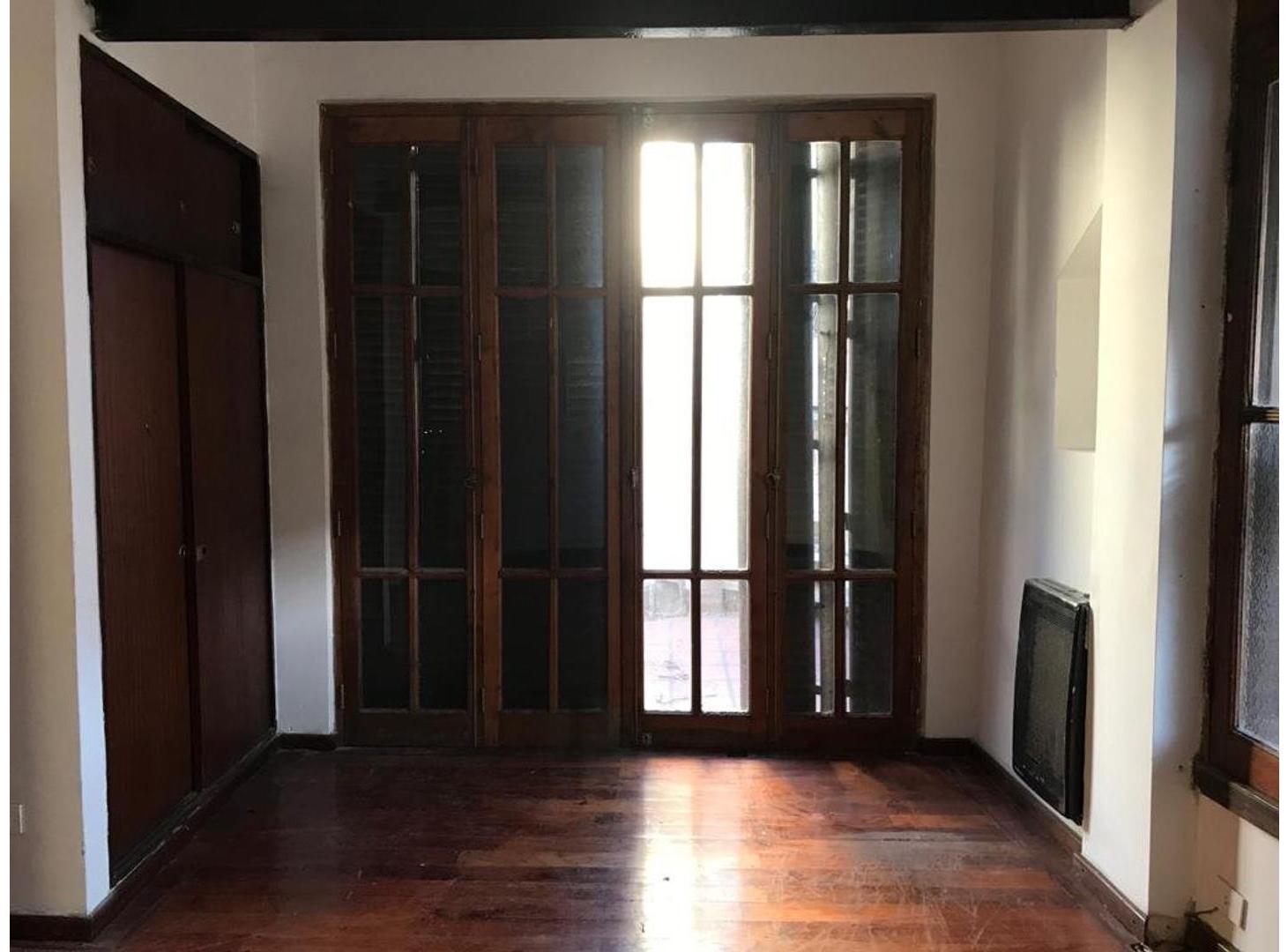 Foto de Venta. Permuta. Casa. 11 ambientes. 432m². Saavedra 1000., imagen 2