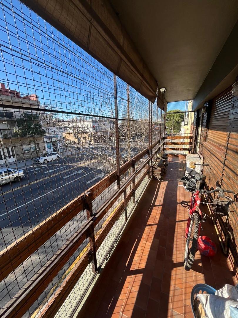 Foto de Venta. Departamento 3 amb + dep. Carabobo y Primera Junta., imagen 2