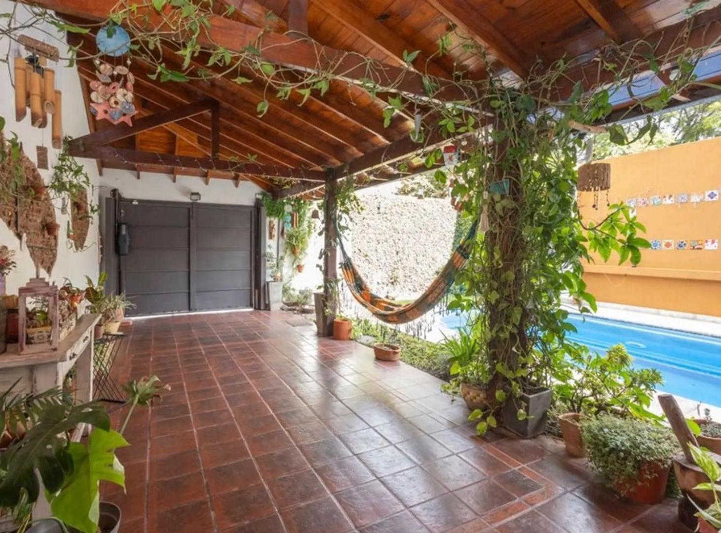 Foto de Venta. Casa. 5 ambientes. 2 cocheras. Baigorria 3900., imagen 1