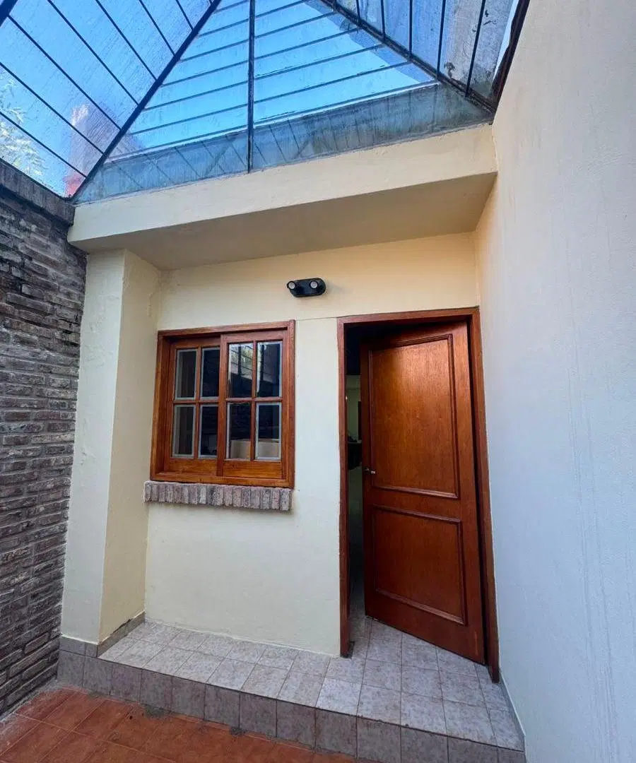 IMPORTANTE CASA EN ALBERDI 4