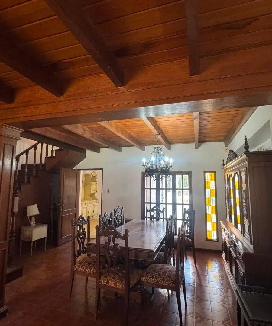 IMPORTANTE CASA EN ALBERDI 3