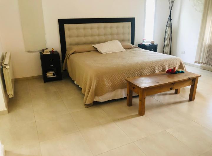 CASA EN VENTA DE CUATRO DORMITORIOS EN SAN ISIDRO CON PISCINA  4