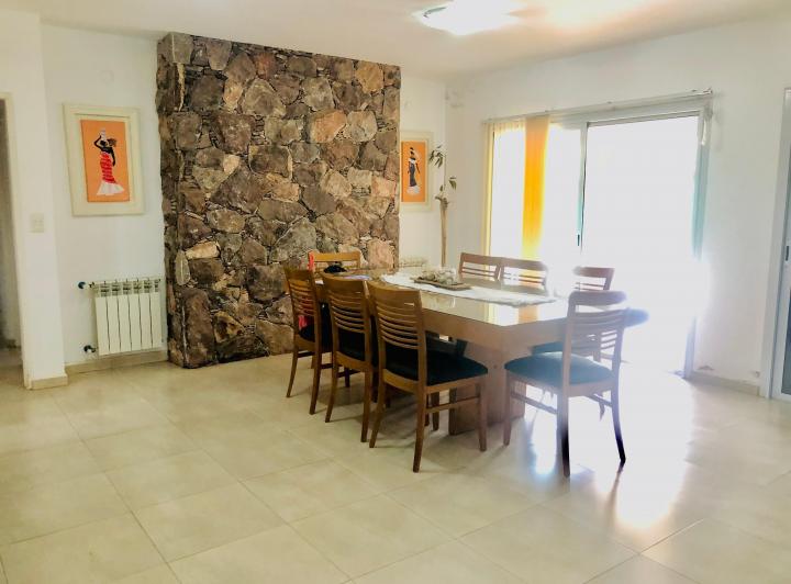 CASA EN VENTA DE CUATRO DORMITORIOS EN SAN ISIDRO CON PISCINA  3