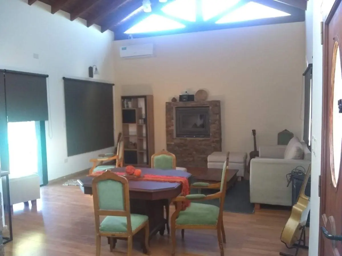 CASA EN BELA VISTA DE 2 DORMITORIOS 4