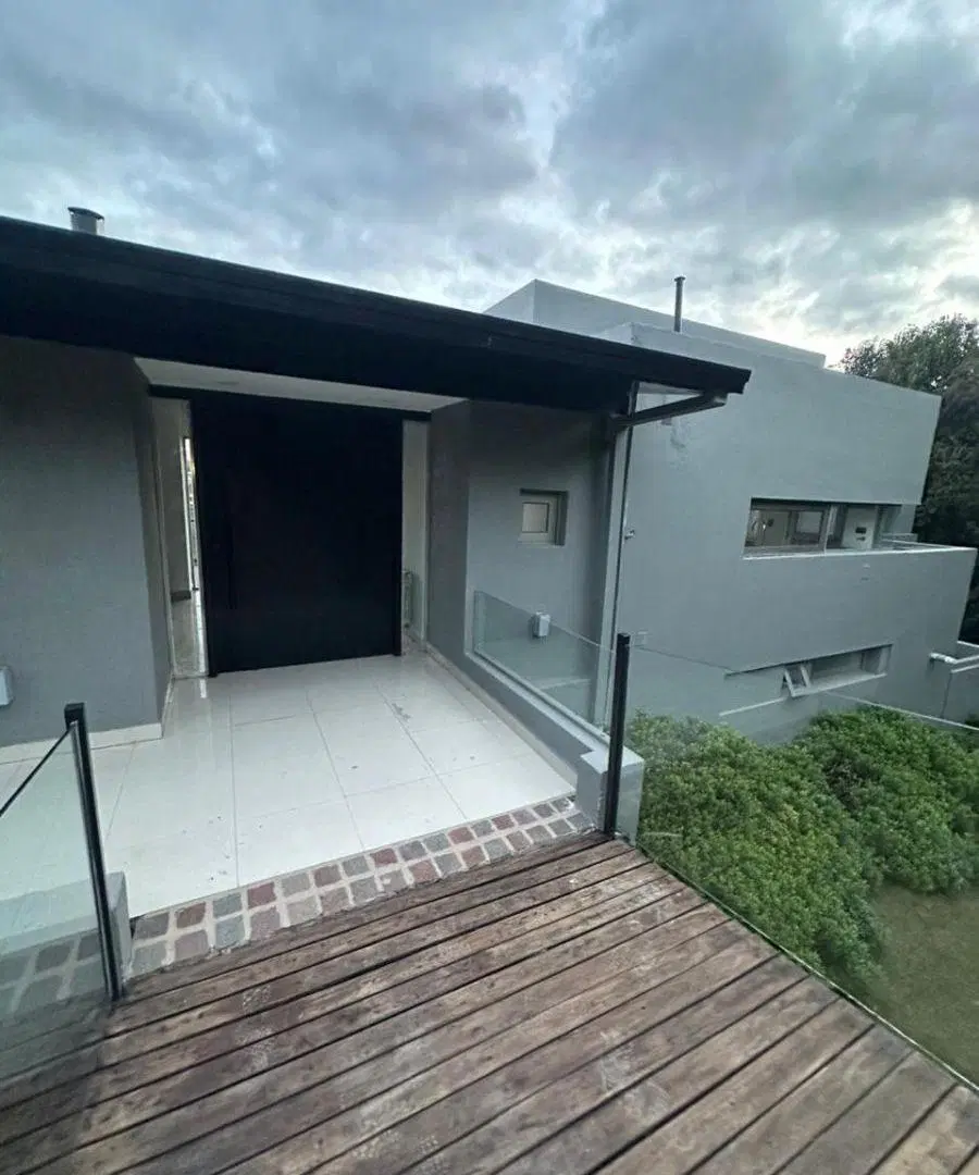 CASA EN VENTA DE 4 DORMITORIOS EN EL COUNTRY ESTANCIA Q2 2