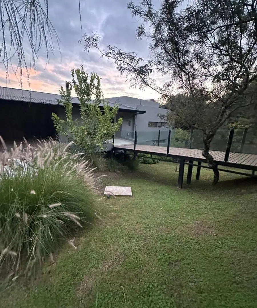 CASA EN VENTA DE 4 DORMITORIOS EN EL COUNTRY ESTANCIA Q2 5