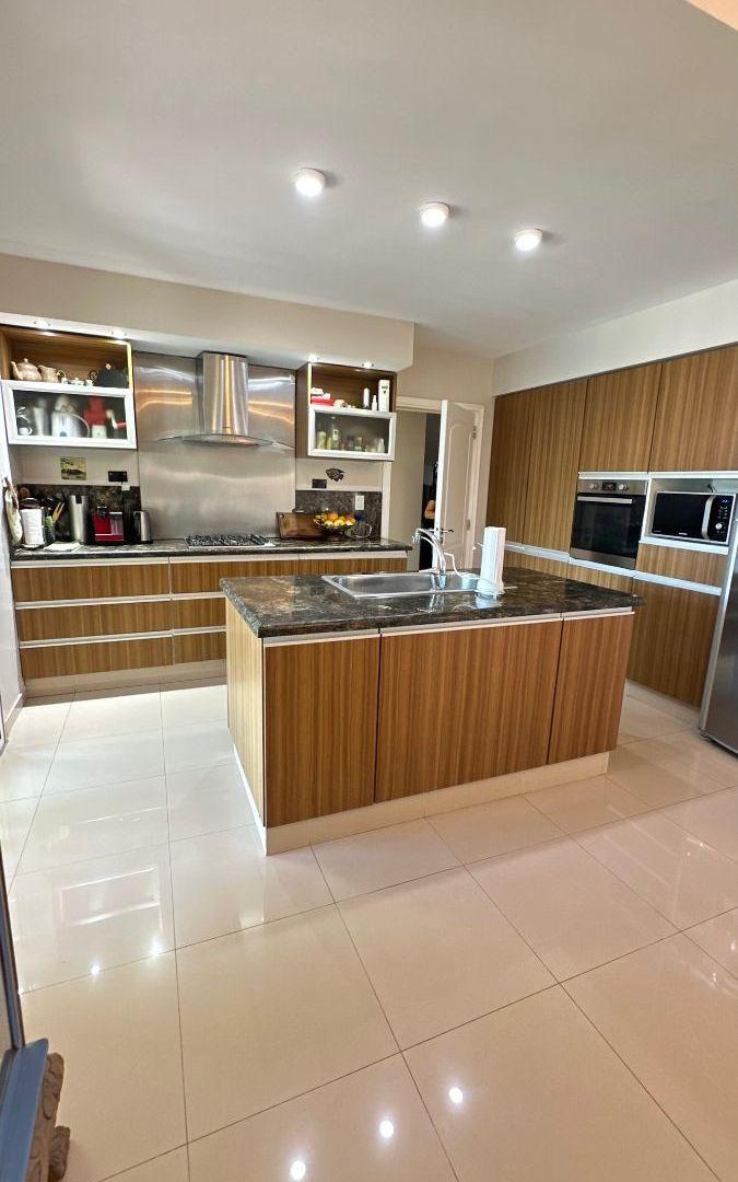 Foto de EXCLUSIVA CASA EN VENTA DE 3 DORMITORIOS MAS HABITACION DE SERVICIO CON, imagen 1