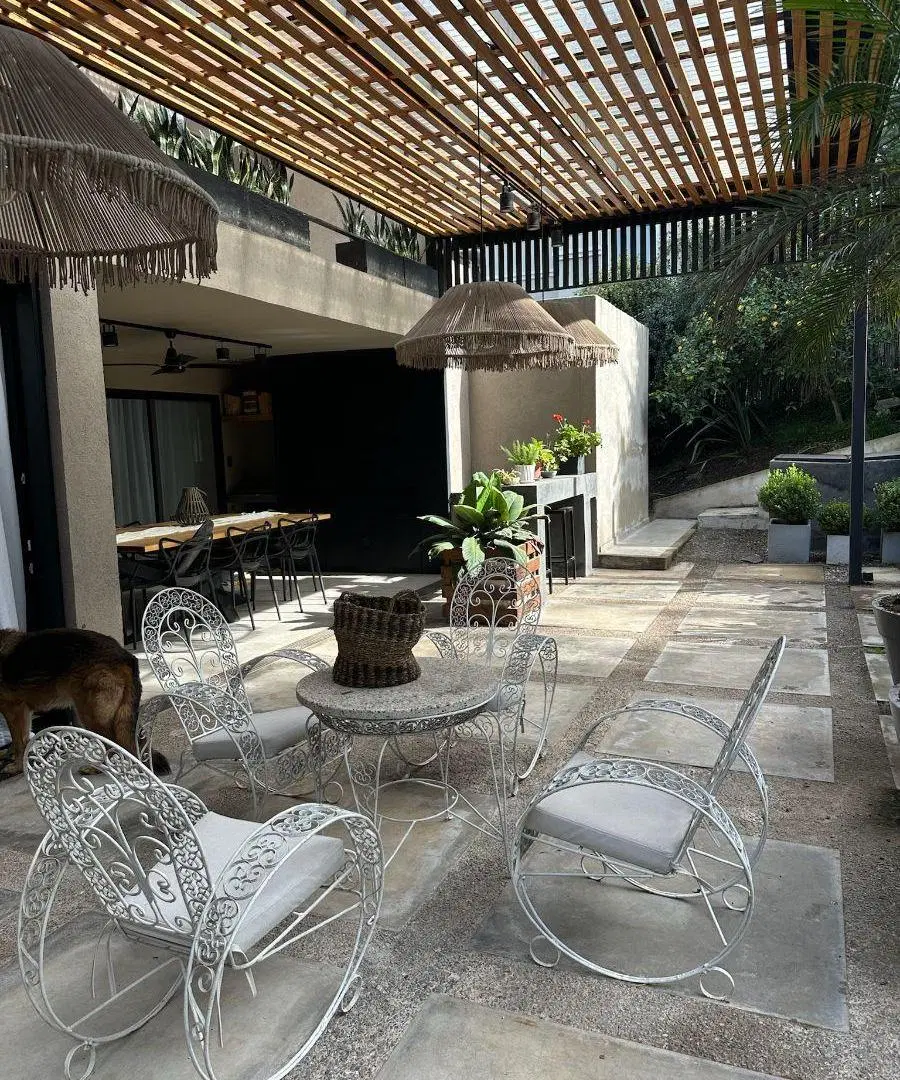 INCREIBLE CASA EN ESTSTANCIA Q2 SOBRE EL BV. CENTRAL 8