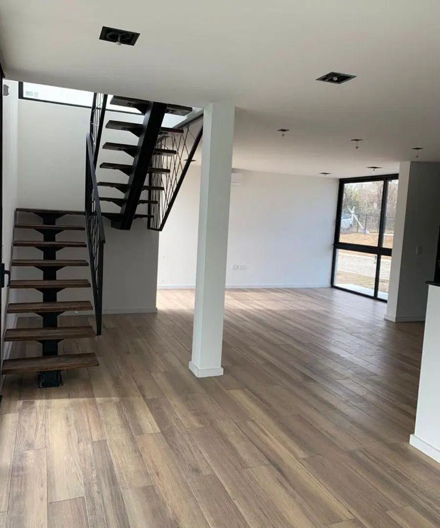 ESPECTACULAR CASA EN COMPLEJO CERRADO DE TRES DORMITORIOS CON PISCINA Y SEGURIDAD 4