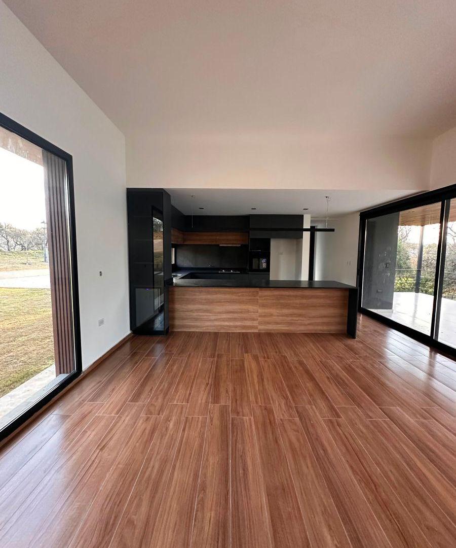 Foto de CASA VENTA UNA PLANTA Y A ESTRENAR DE 4 DORMITORIOS EN EL TERRON, imagen 2