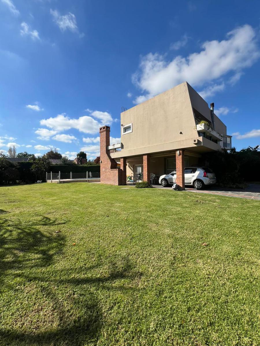Casa Racionalista en Venta en Country del Banco Provincia, Francisco Alvarez 1