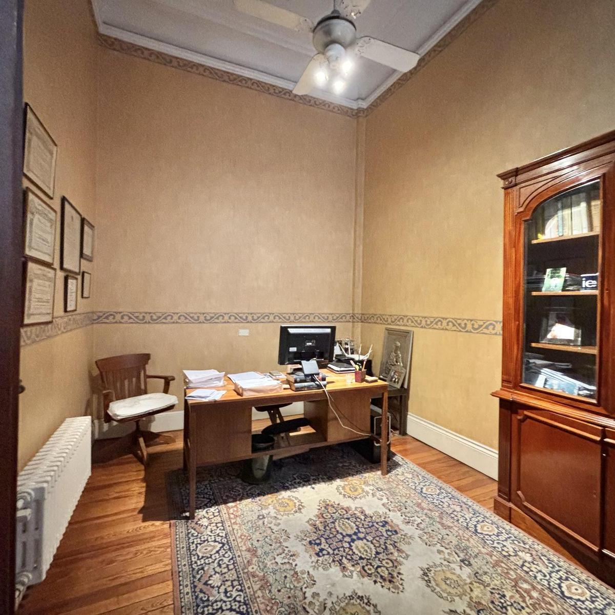 Importante Oficina en Venta en Edifico de Època en Microcentro Porteño. 4