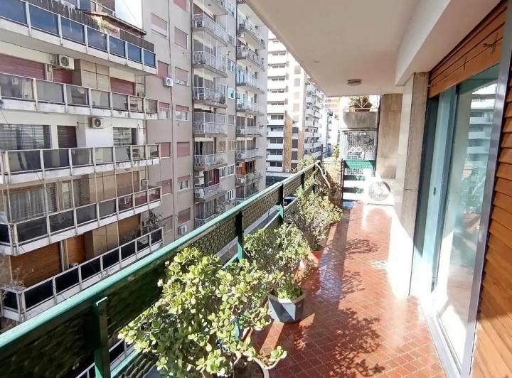 Departamento en  venta en Flores, 5 amb. con cochera 2