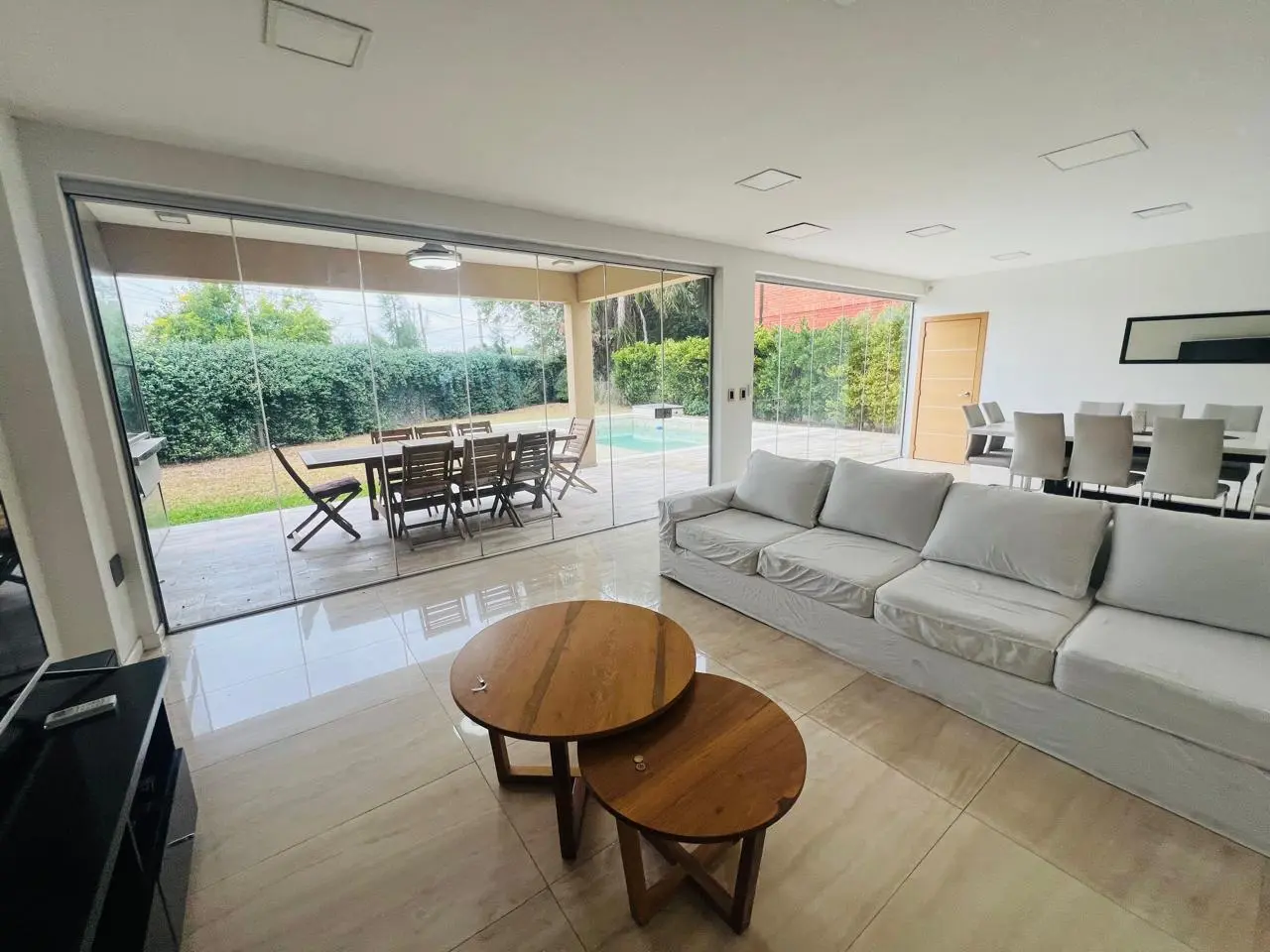 Casa racionalista en venta, 5 amb., con estilo. Country Banco Provincia 3