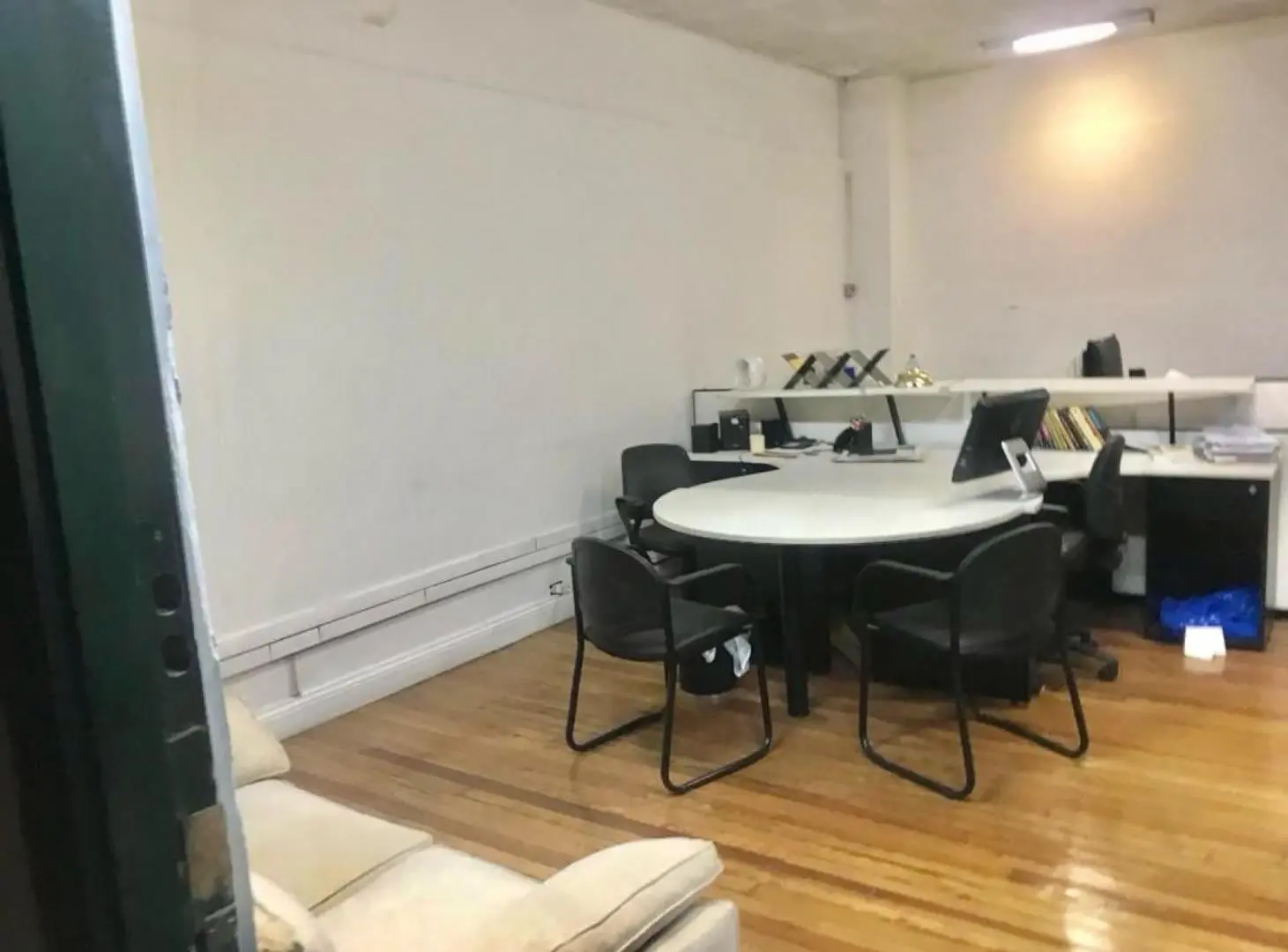 Oficina en alquiler sobre Florida al 800 esquina Av. Cordoba 3