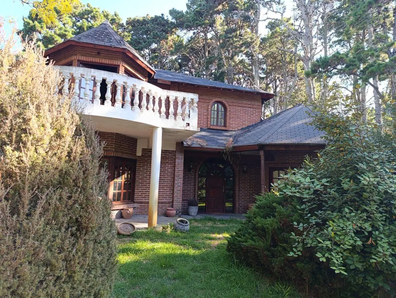 Excelente Oportunidad, Chalet en Costa Del Este 4