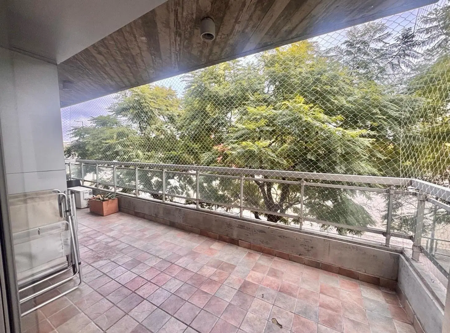 Departamento en Puerto Madero con cochera y balcón aterrazado 3