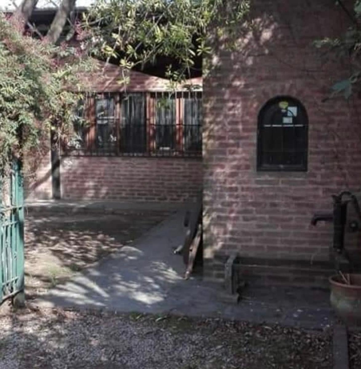 Venta de Excelente Deposito y Lote 2