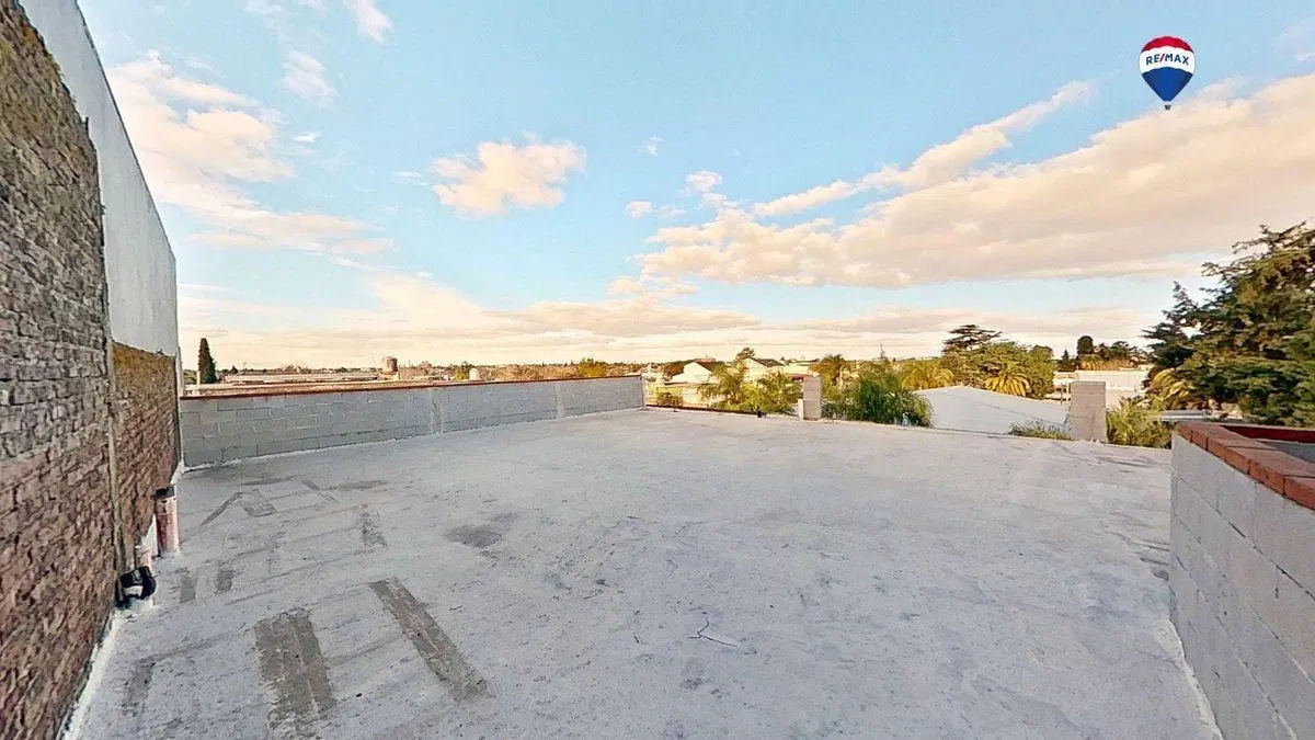 VENTA CASA LOTE PROPIO CON 4 LOCALES EN HURLINGHAM 4