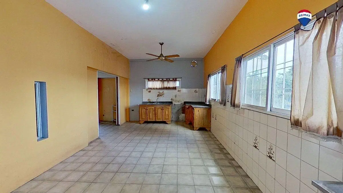 VENTA CASA LOTE PROPIO CON 4 LOCALES EN HURLINGHAM 2