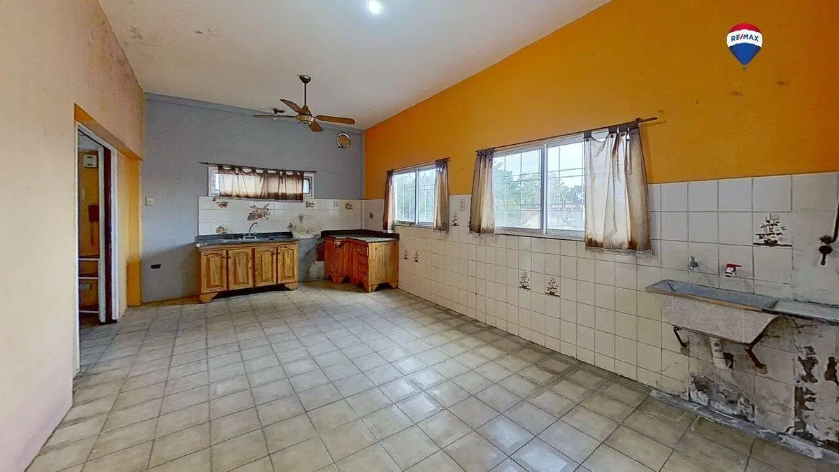 VENTA CASA LOTE PROPIO CON 4 LOCALES EN HURLINGHAM 3