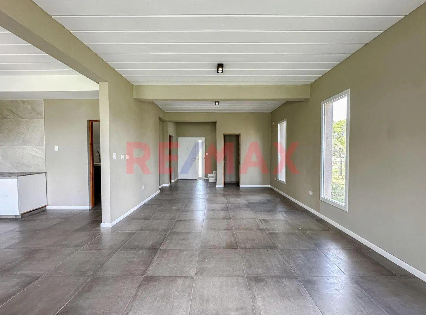 CASA 5 AMBIENTES EN VENTA HORIZONTES AL SUR 3