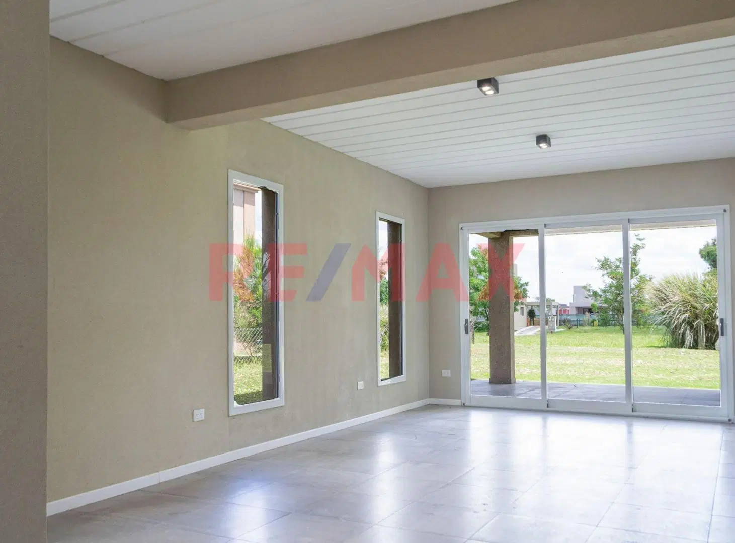 CASA 5 AMBIENTES EN VENTA HORIZONTES AL SUR 2