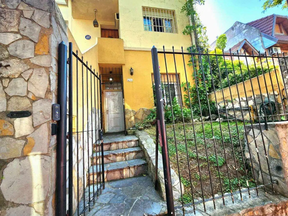 CASA PH PB FRENTE 4 DORM 8 AMB GRAN PATIO SAAVEDRA 2