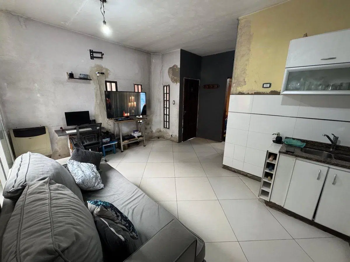 PH EN VENTA 3 AMBIENTES CON PATIO  ISIDRO CASANOVA 2