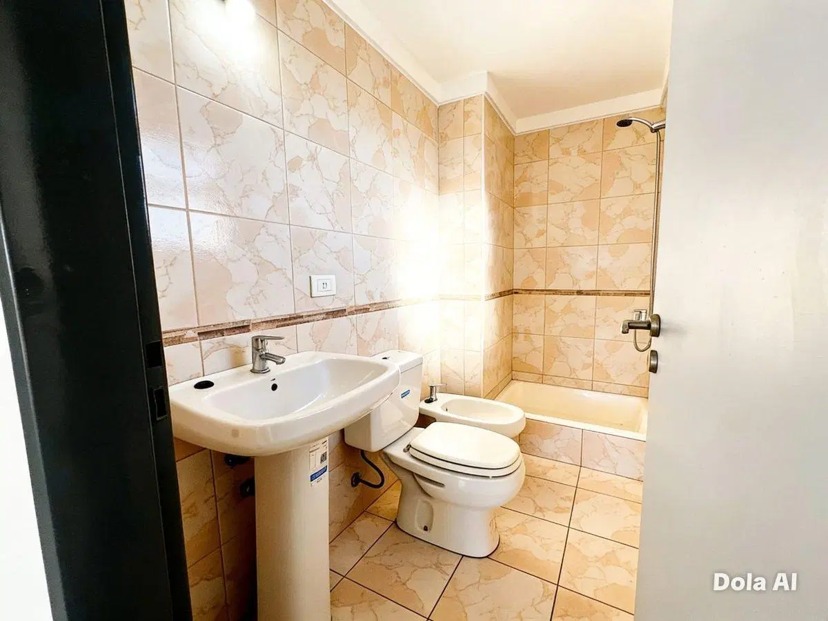 VENTA MONOAMBIENTE CON BALCON AL FRENTE EN CASEROS 4