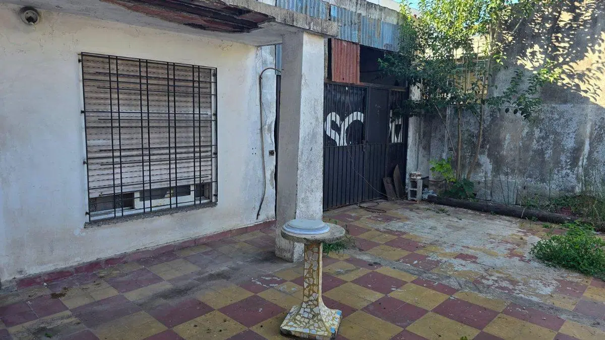 Casa en venta a refaccion en San Justo lote propio 3