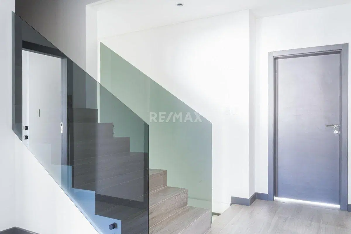 CASA EN VENTA 7 AMBIENTES SAINT THOMAS ESTE OESTE 2