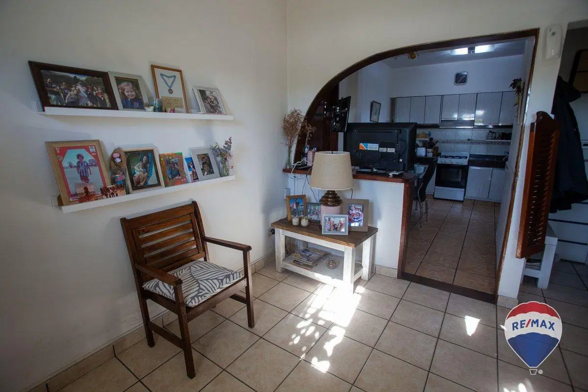 CASA DE 6 AMBIENTES EN VENTA EN CASTELAR 3