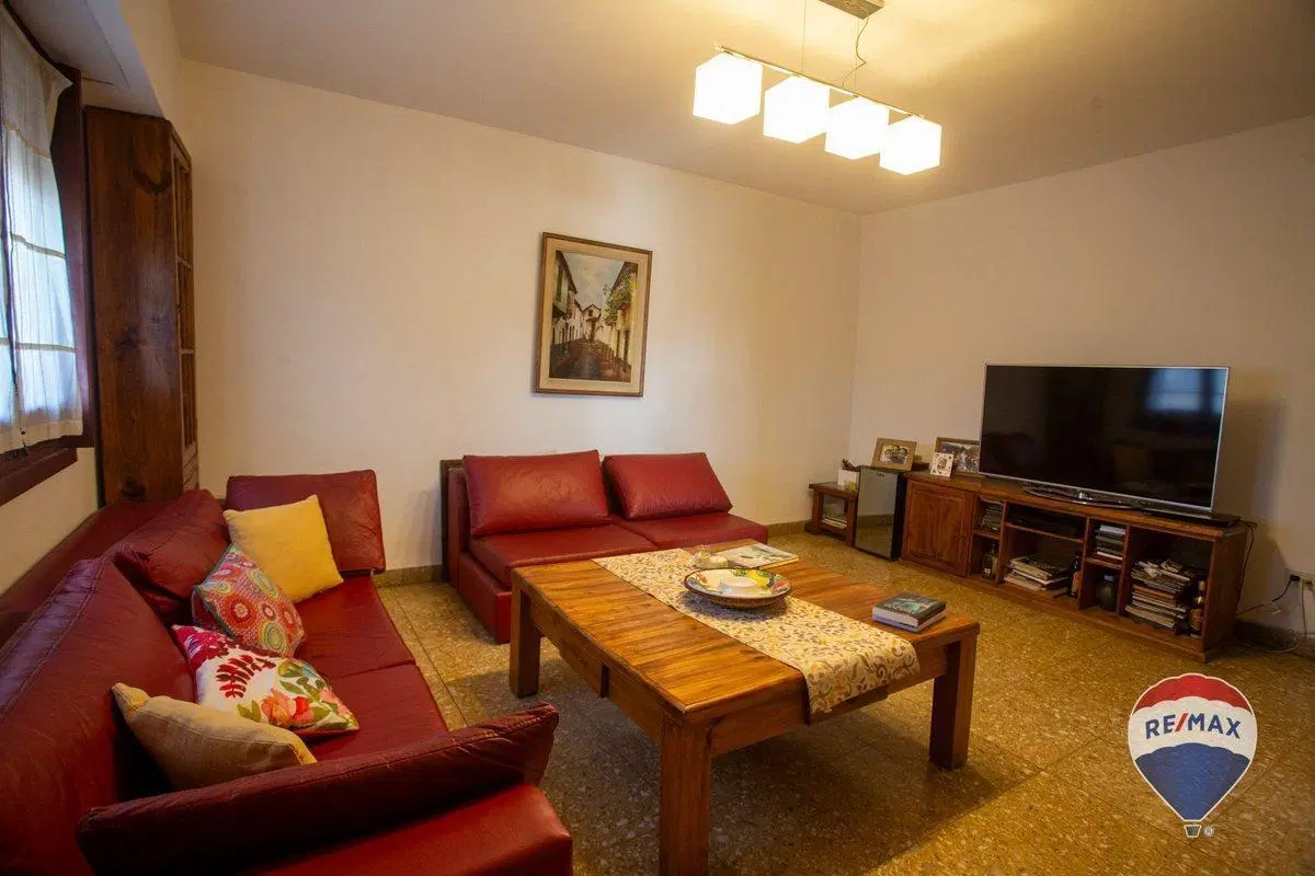 CASA DE 6 AMBIENTES EN VENTA EN CASTELAR 4