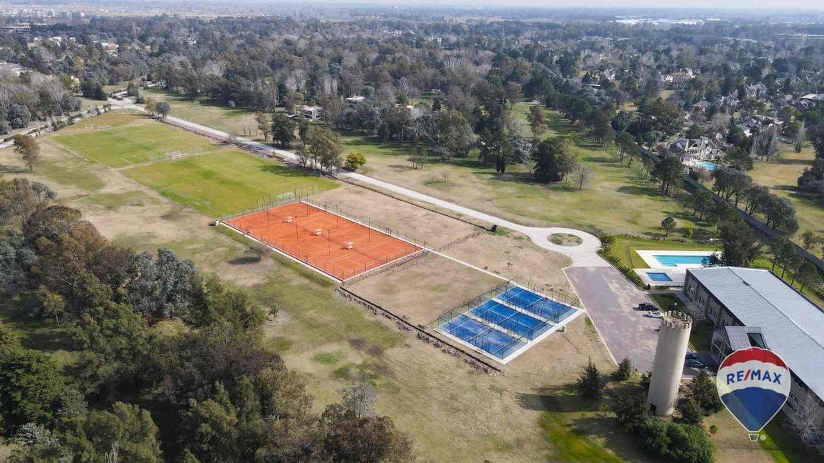 LOTE DOBLE EN SAINT THOMAS CANNING