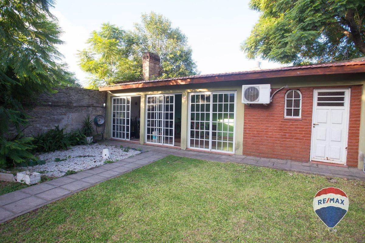 CASA 5 AMB EN VENTA C/QUINCHO EN MONTE GRANDE