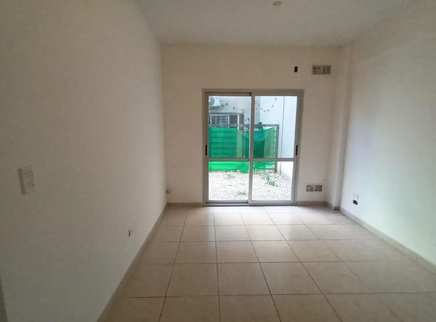 VENTA DPTO 2 AMBIENTES PATIO Y COCHERA EN MERLO 4