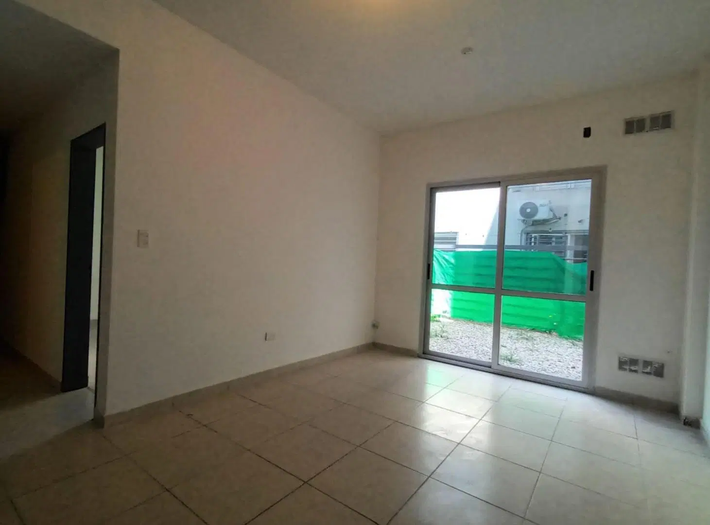 VENTA DPTO 2 AMBIENTES PATIO Y COCHERA EN MERLO 2
