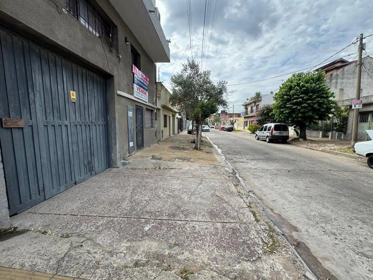 GALPON EN VENTA MAS 2 DEPTOS 2 AMB ISIDRO CASANOVA 4